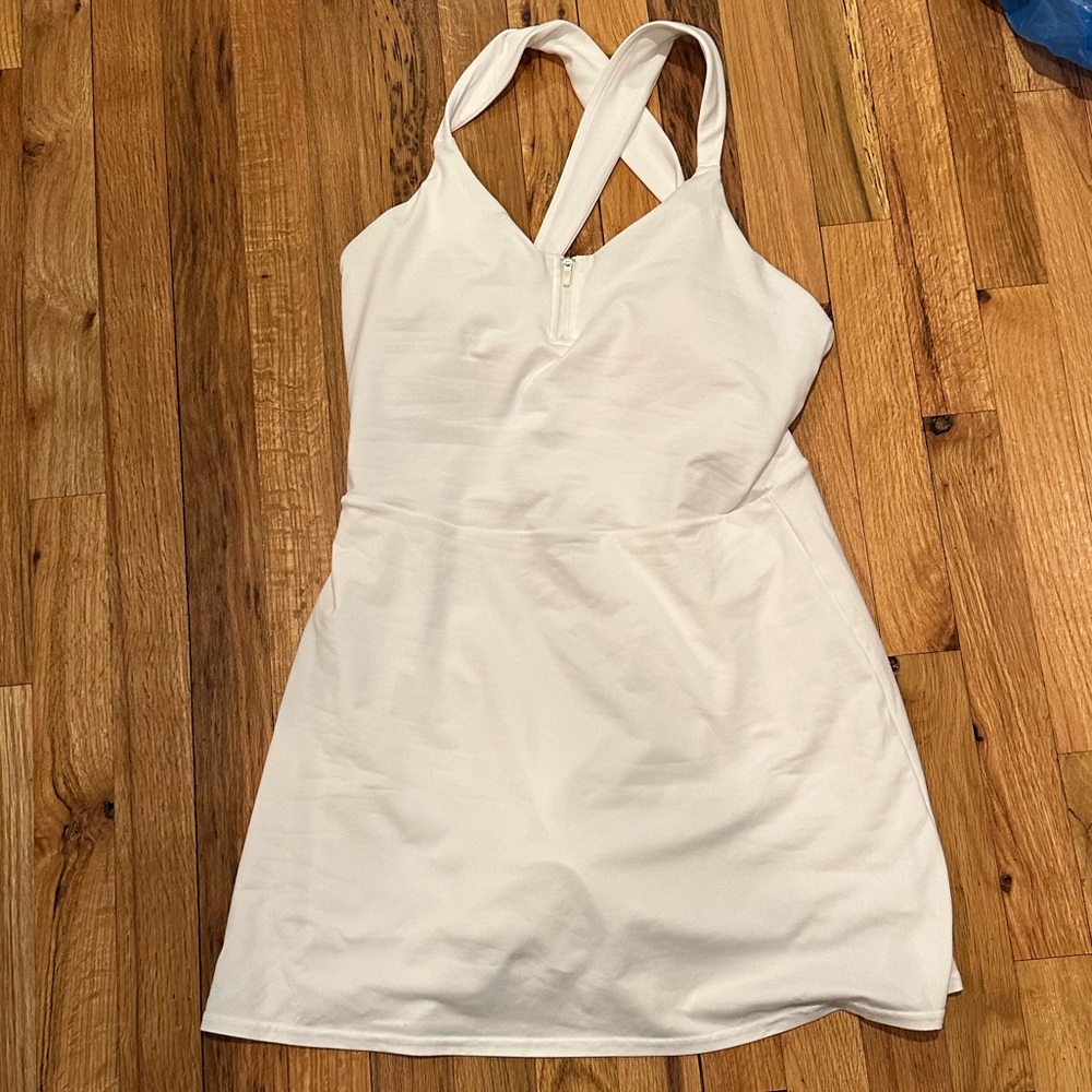 NWOT Alo Yoga AloSoft Showcase Dress in White - Picture 4 of 8